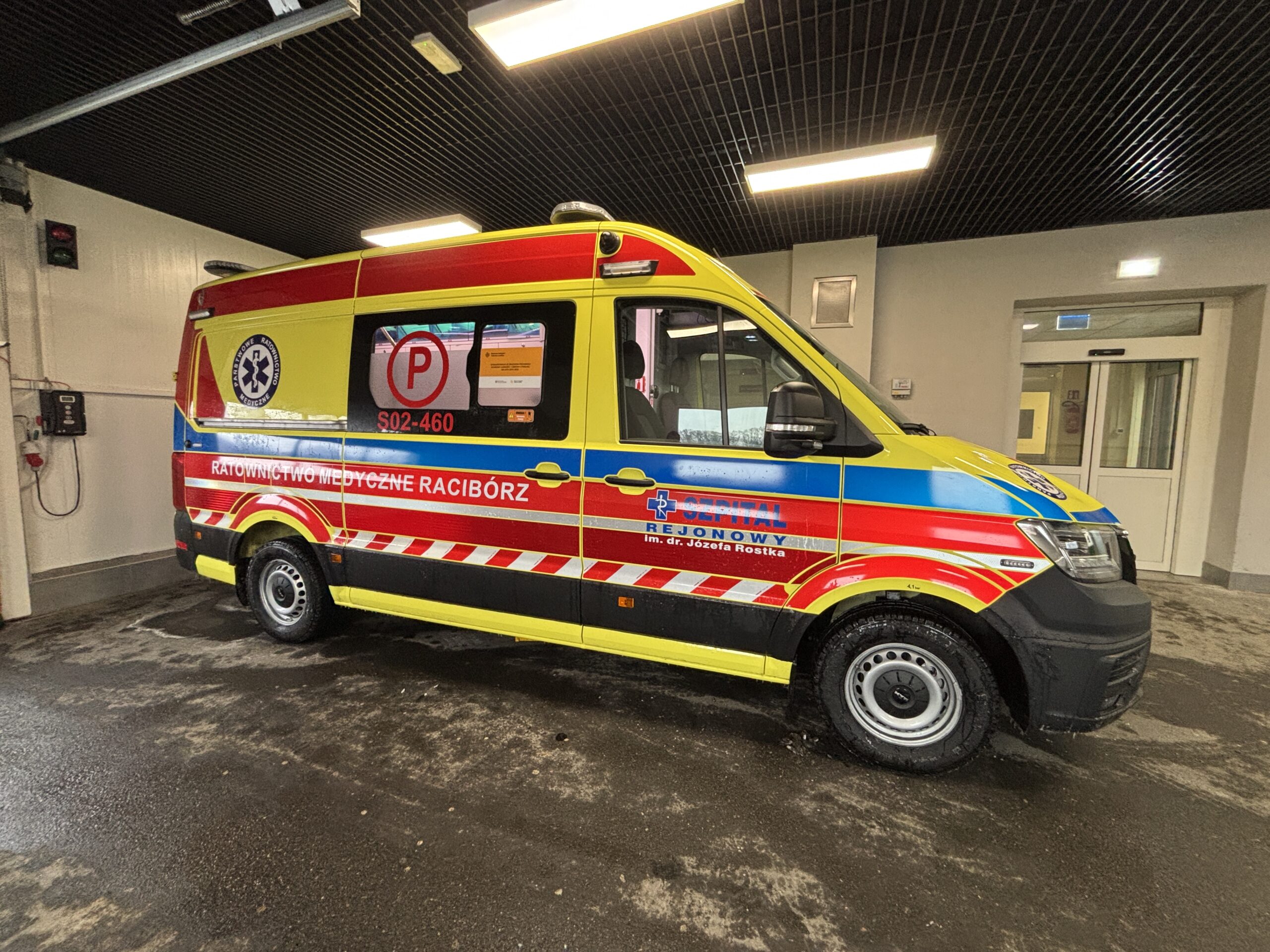 Ambulans MAN - widok z boku